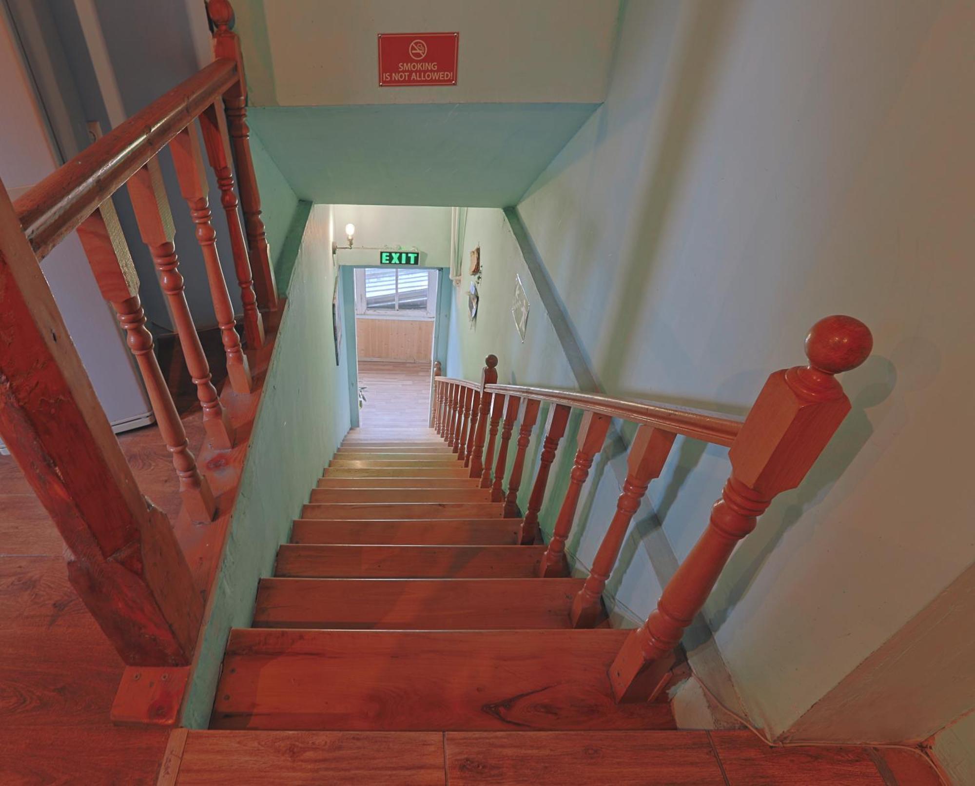 Leon Rooms Тбілісі Екстер'єр фото