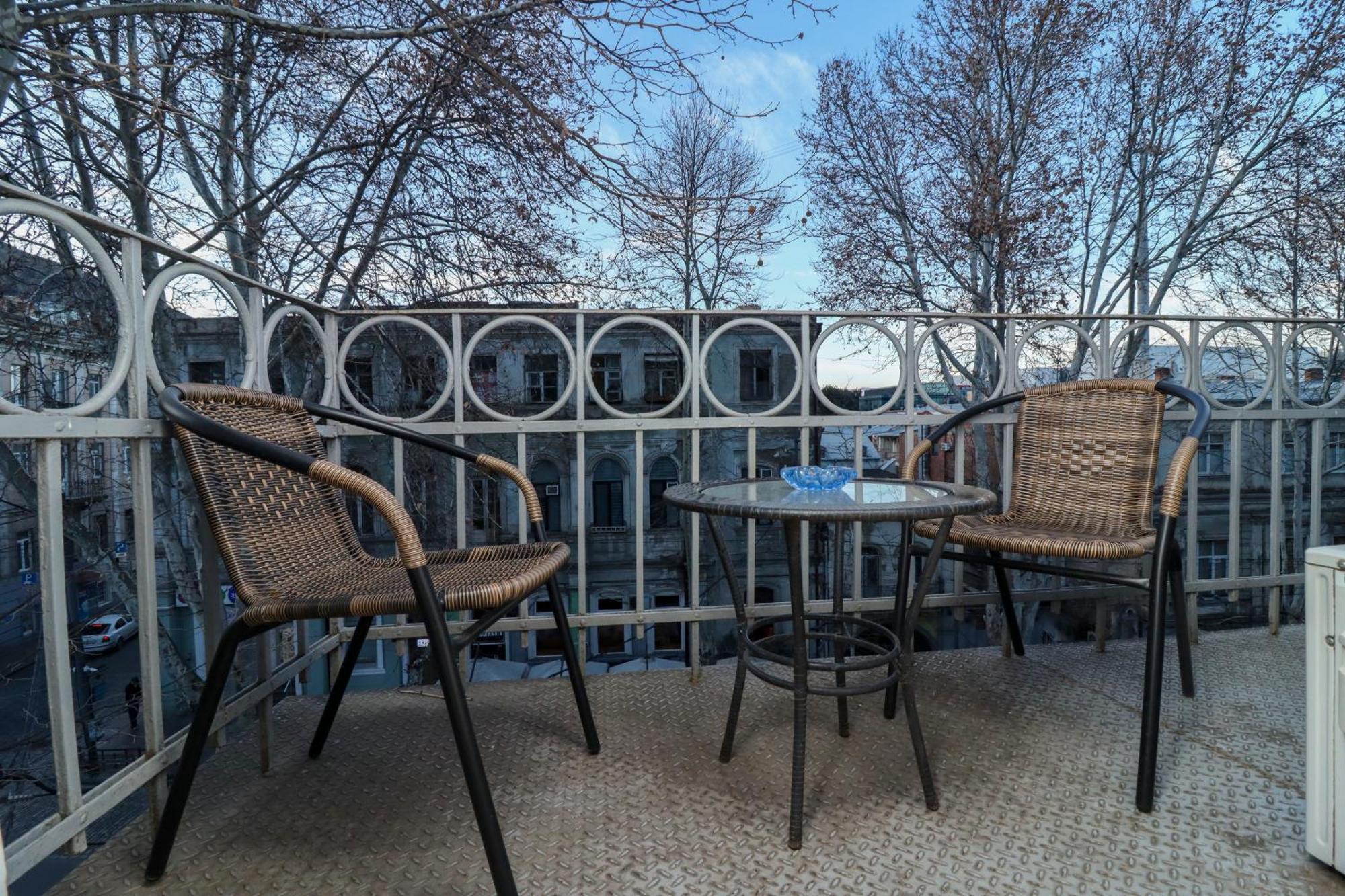 Leon Rooms Тбілісі Екстер'єр фото