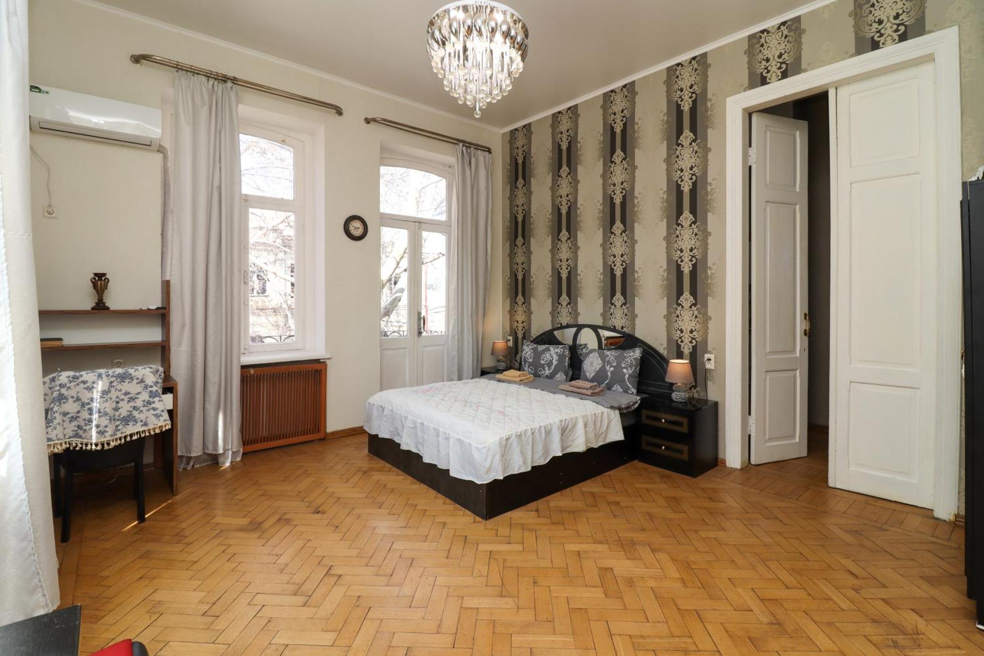 Leon Rooms Тбілісі Екстер'єр фото